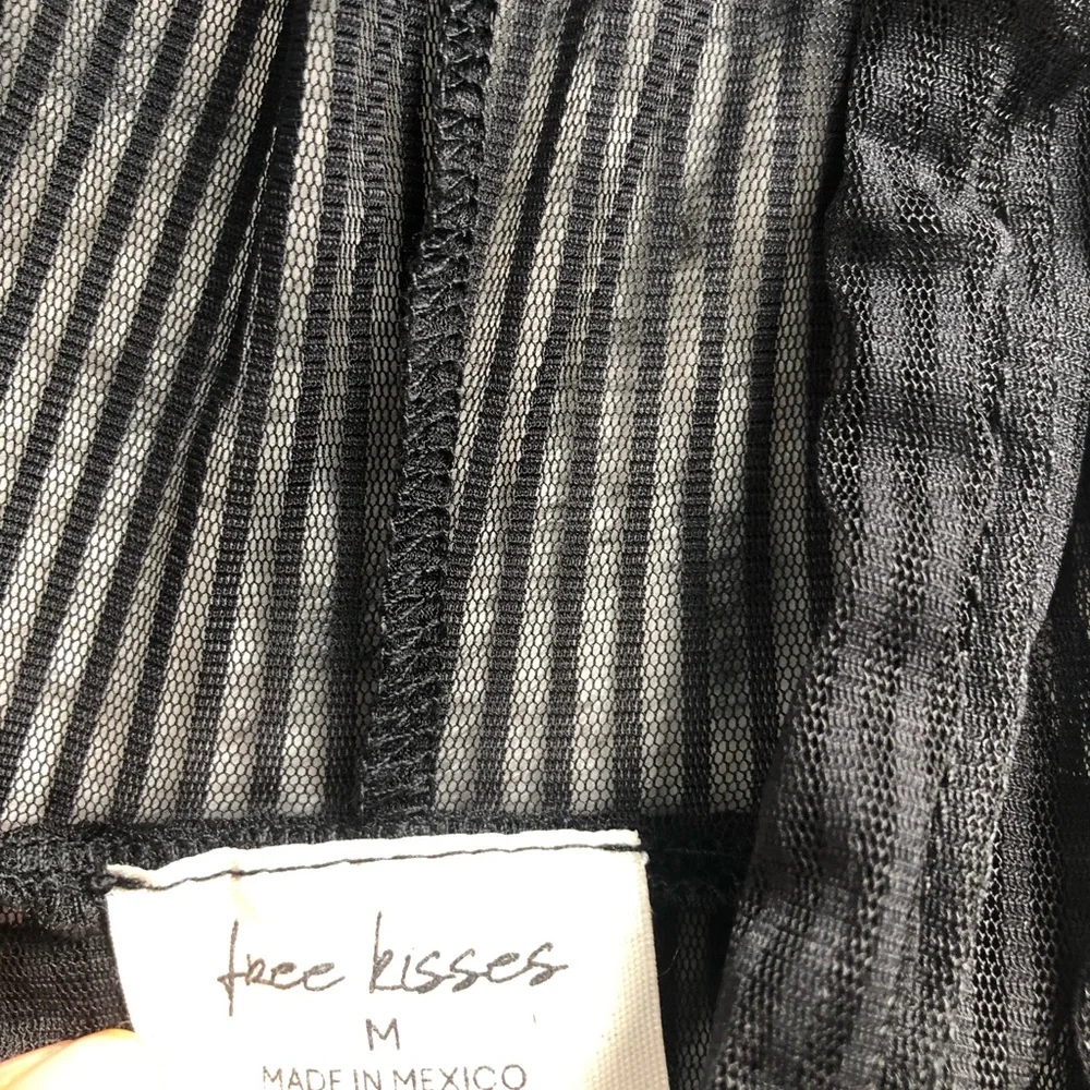 Free Kisses Beach cover up hoodie - Picture 3 of 3